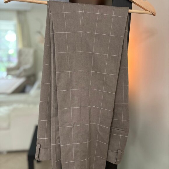 H&M Men’s Suit – Jacket 40R / Pants 30 – Worn Twice – Excellent Condition - Picture 2 of 5